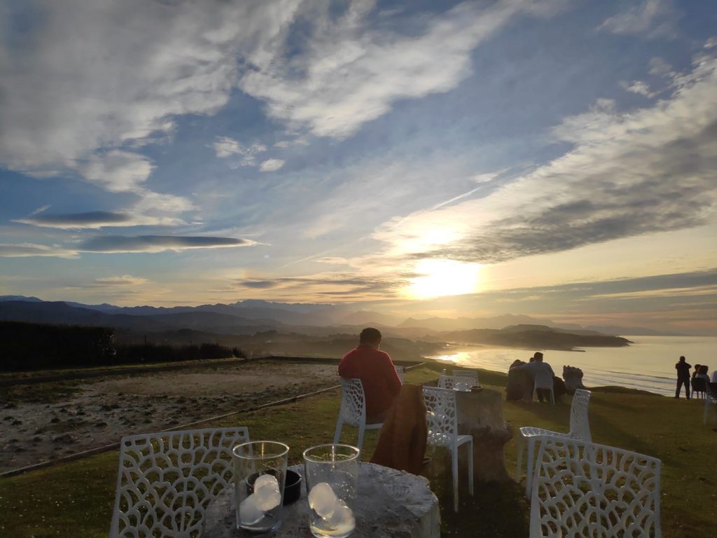 Atardecer sobre el Cantábrico desde Hotel Gerra Mayor